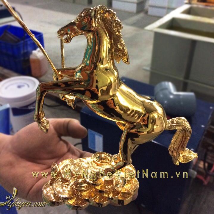 tượng ngựa đồng mạ vàng 24k cao cấp 1