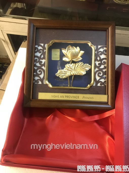 Tranh hoa sen quà tặng 20x20cm dát vàng 24k cao cấp có hộp đỏ lót lụa
