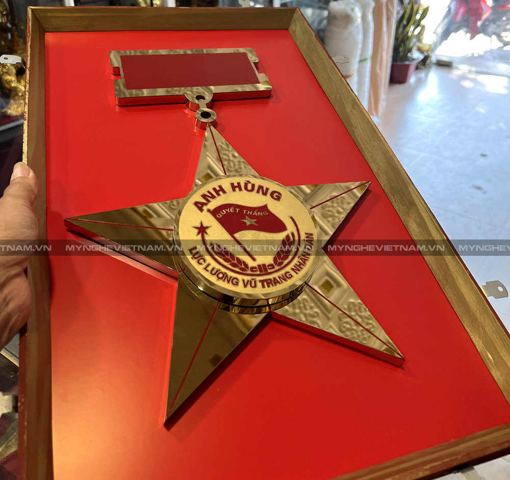 mô hình huân chương anh hùng lực lượng vũ trang bằng inox CNC vàng gương