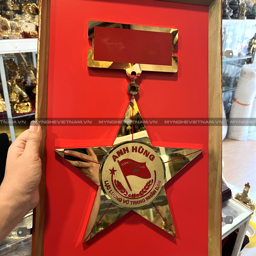 mô hình huân chương anh hùng lực lượng vũ trang bằng inox CNC vàng gương