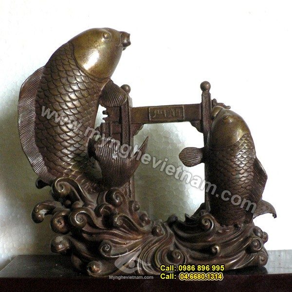 Tượng đồng: Cá chép vượt vũ môn