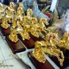 tượng ngựa đồng mạ vàng phi chân cao 28cm