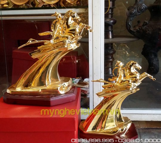 tượng thánh gióng mạ vàng quà tặng để bàn cao cấp