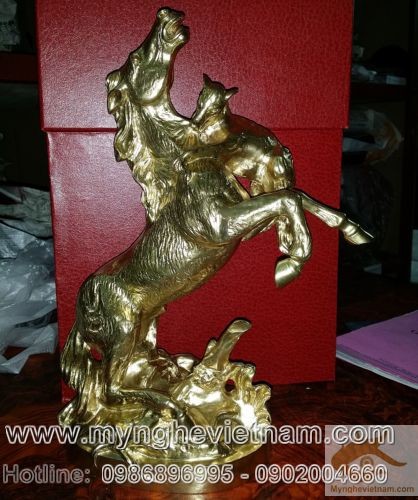 Tượng ngựa đồng nghệ thuật, sói cắn ngựa cao 30cm