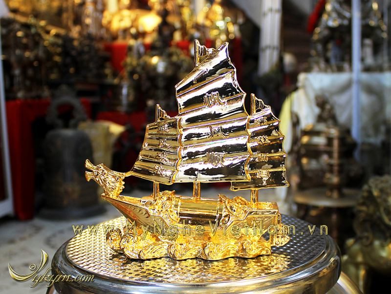 Thuyền buồm phong thủy bằng đồng mạ vàng 20cm