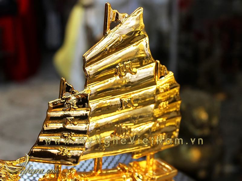 Thuyền buồm phong thủy bằng đồng mạ vàng 20cm