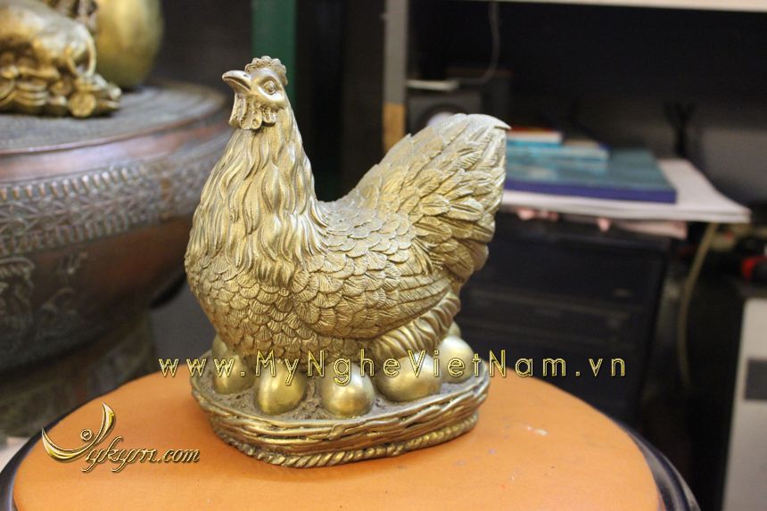 tượng gà đẻ trứng vàng bằng đồng