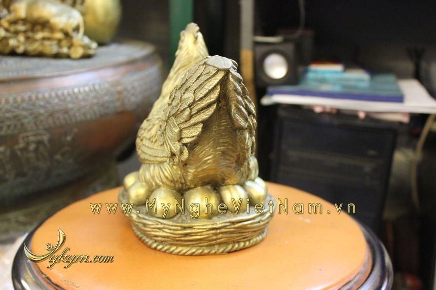 tượng gà đẻ trứng vàng bằng đồng