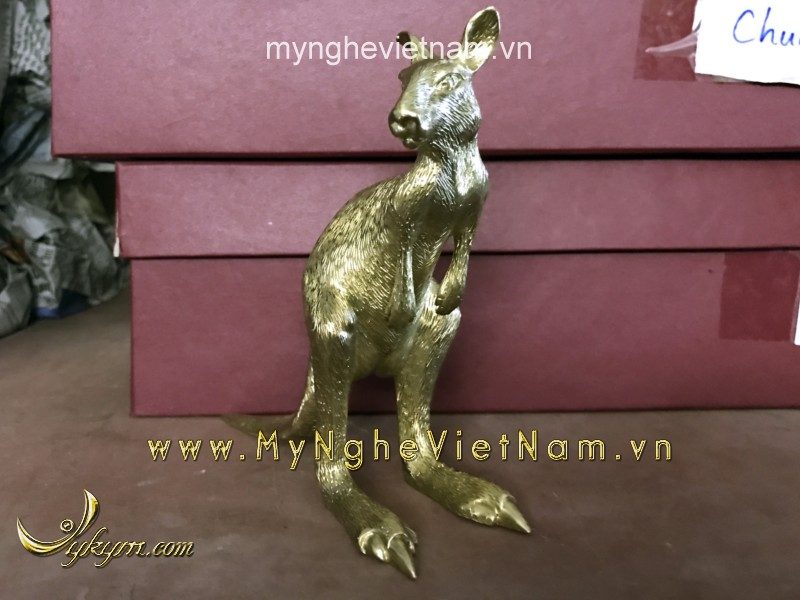 tượng kangaroo bằng đồng bé