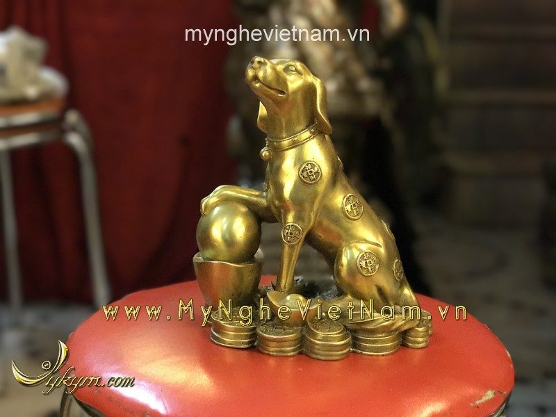 Tượng chó đồng ngồi tiền vàng 20cm