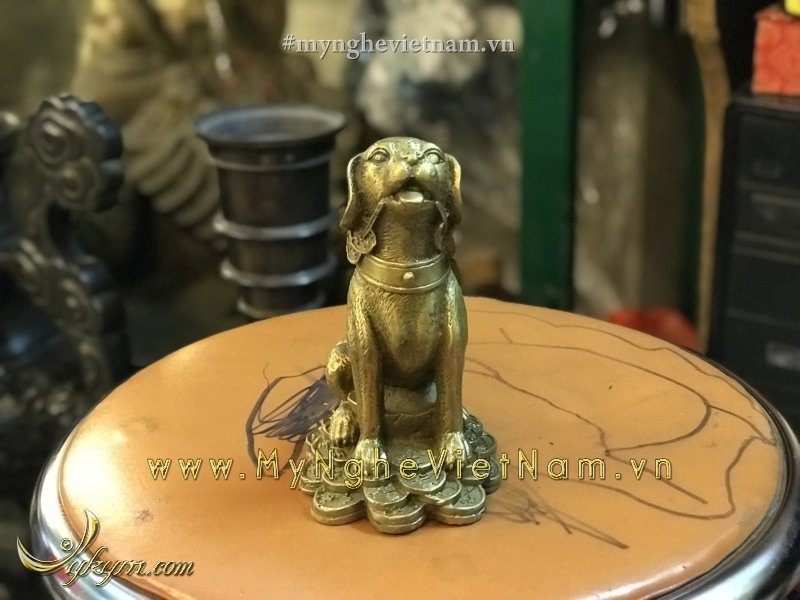 Tượng chó phong thủy bằng đồng ngồi tiền cao 13cm