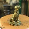 Tượng chó phong thủy bằng đồng ngồi tiền cao 13cm