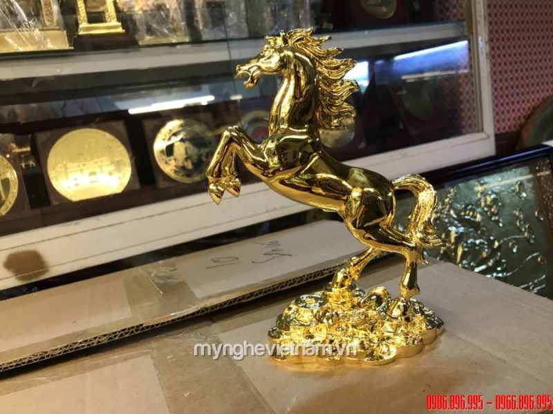 Tượng ngựa đồng mạ vàng cao 20cm làm quà tặng