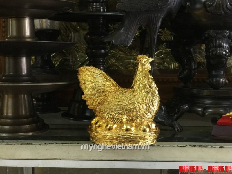 Tượng gà mái đẻ trứng bằng đồng mạ vàng cao 17cm